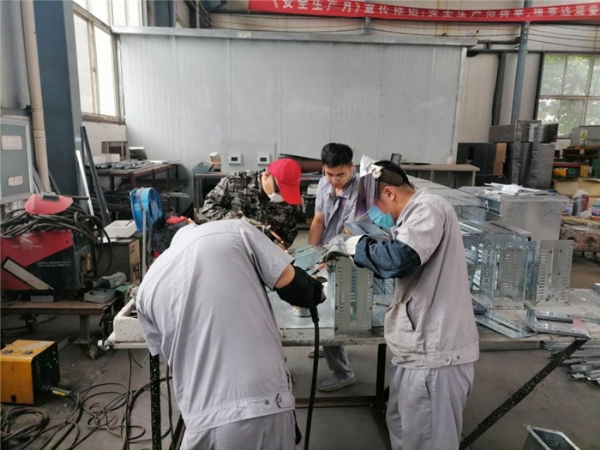 工作热情超越酷暑高温