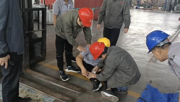 举行安全演练,加强防范意识